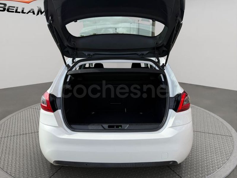 Peugeot 308 2021 — photo 8