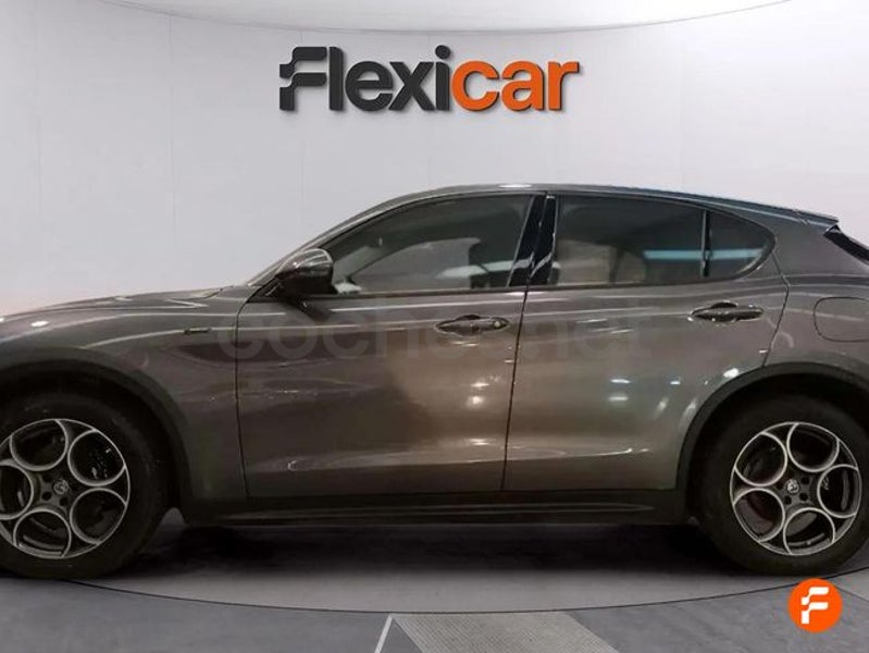 Alfa Romeo Stelvio 2022 — photo 2