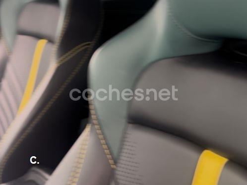 Aston Martin Dbx 2023 — photo 6