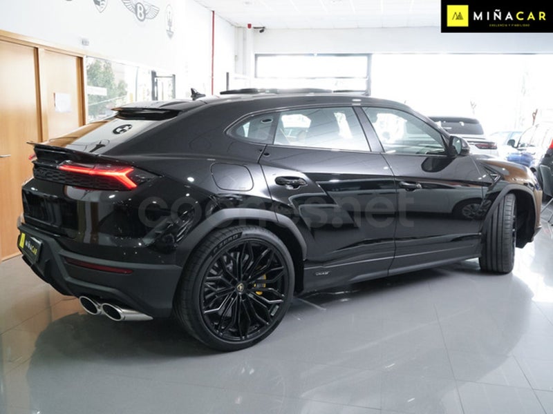 Lamborghini Urus 2026 — photo 6