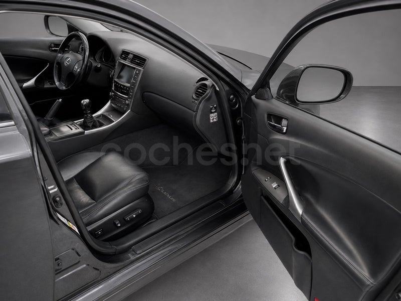 Lexus Is 2010 — photo 7