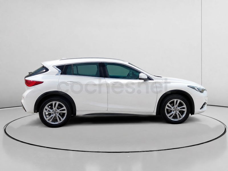 Infiniti Q30 2018 — photo 2