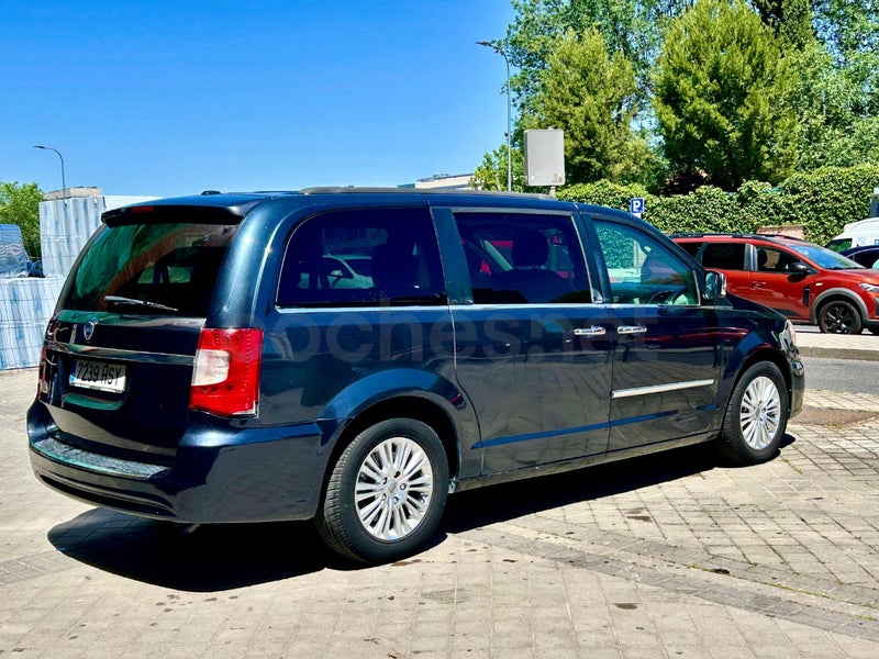 Lancia Voyager 2014 — photo 3