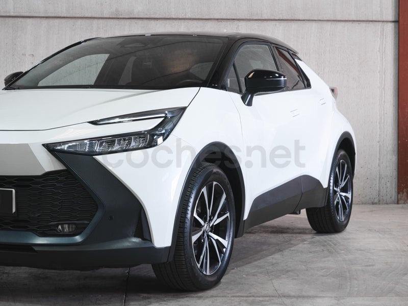 Toyota C-hr 2024 — photo 2