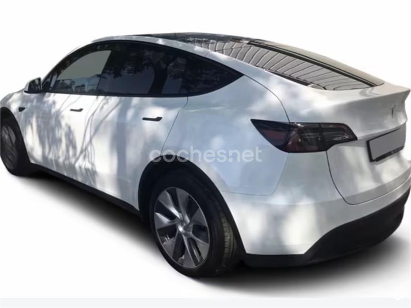 Tesla Model Y 2023 — photo 4