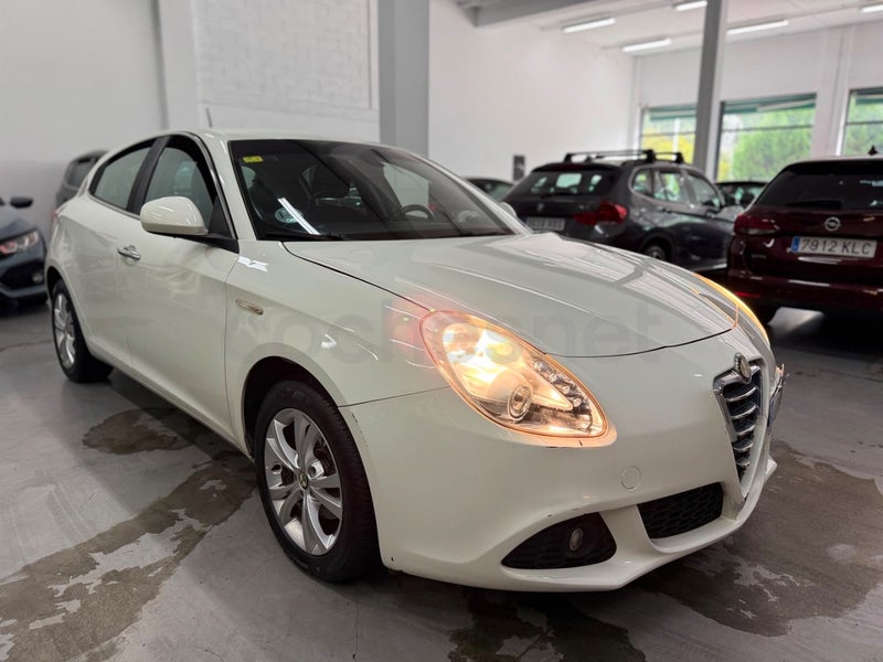 Alfa Romeo Giulietta 2012 — photo 4