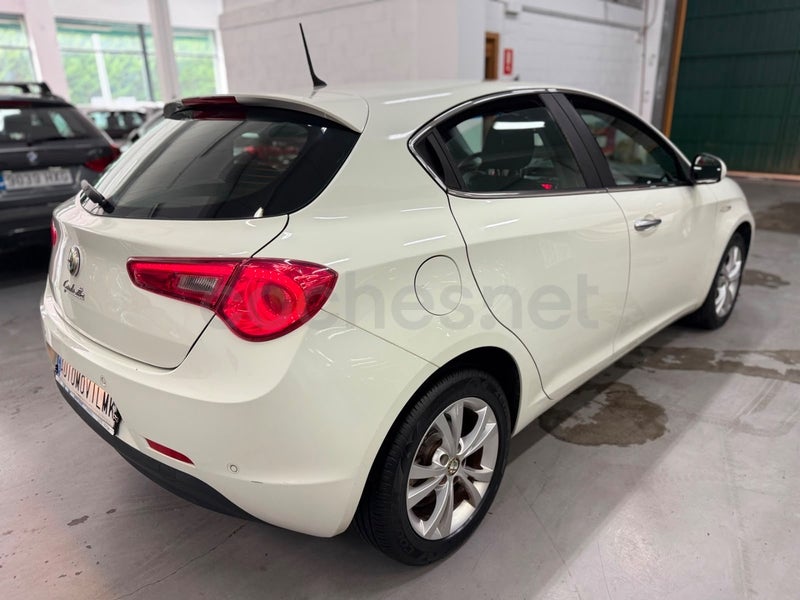 Alfa Romeo Giulietta 2012 — photo 7