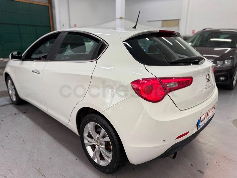 Alfa Romeo Giulietta 2012 — photo 8