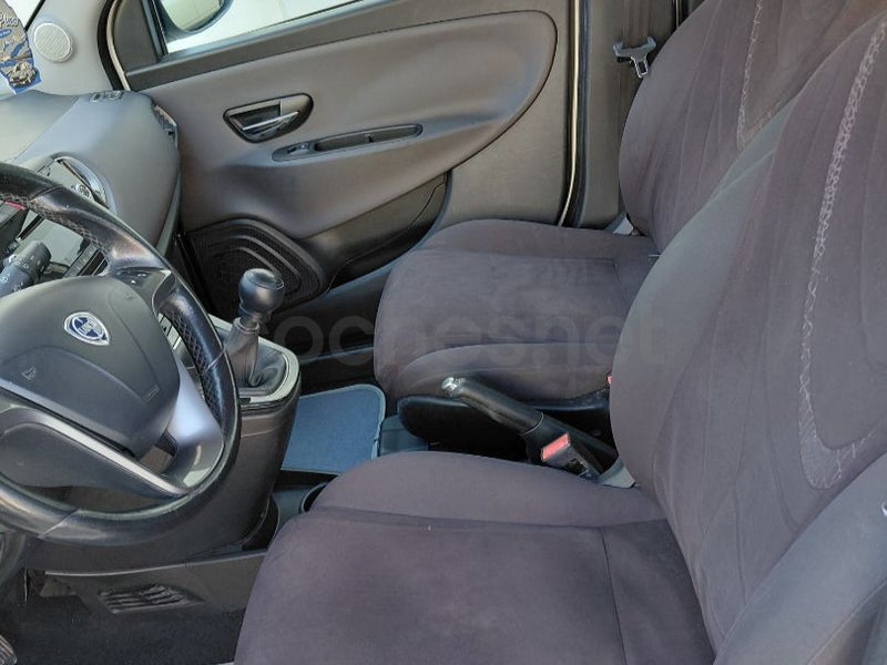 Lancia Ypsilon 2012 — photo 8