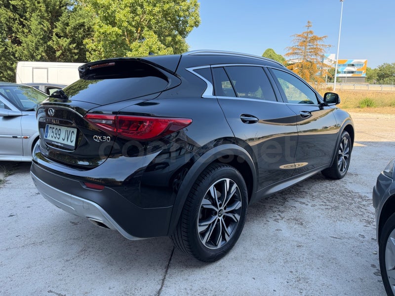 Infiniti Q30 2017 — photo 6