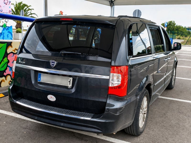 Lancia Voyager 3.6 V6 Gold 2013 — photo 2