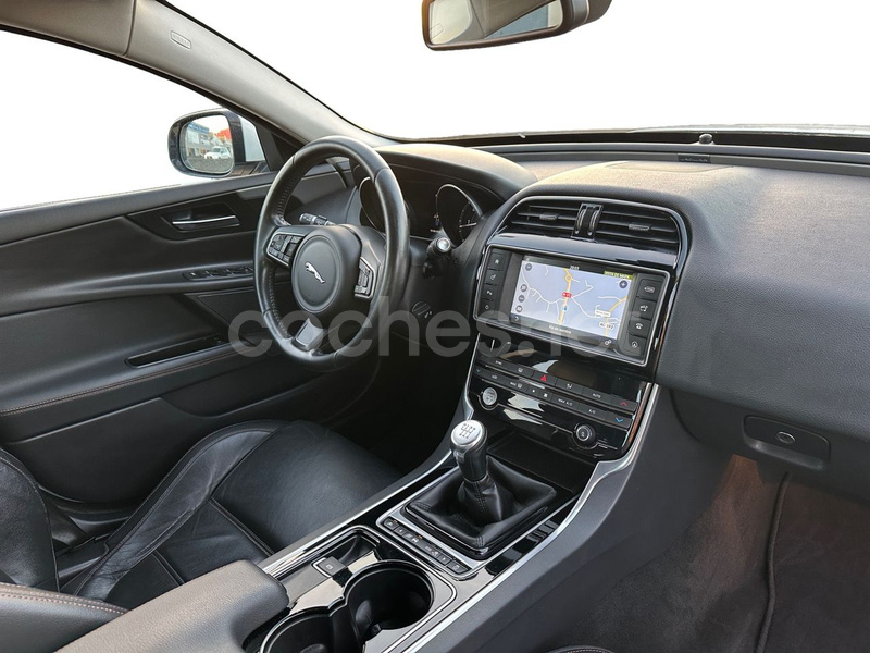 Jaguar Xe 2016 — photo 6