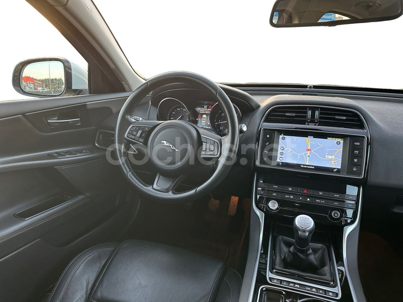 Jaguar Xe 2016 — photo 7