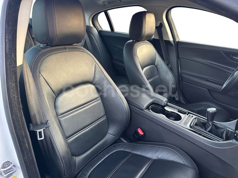 Jaguar Xe 2016 — photo 8