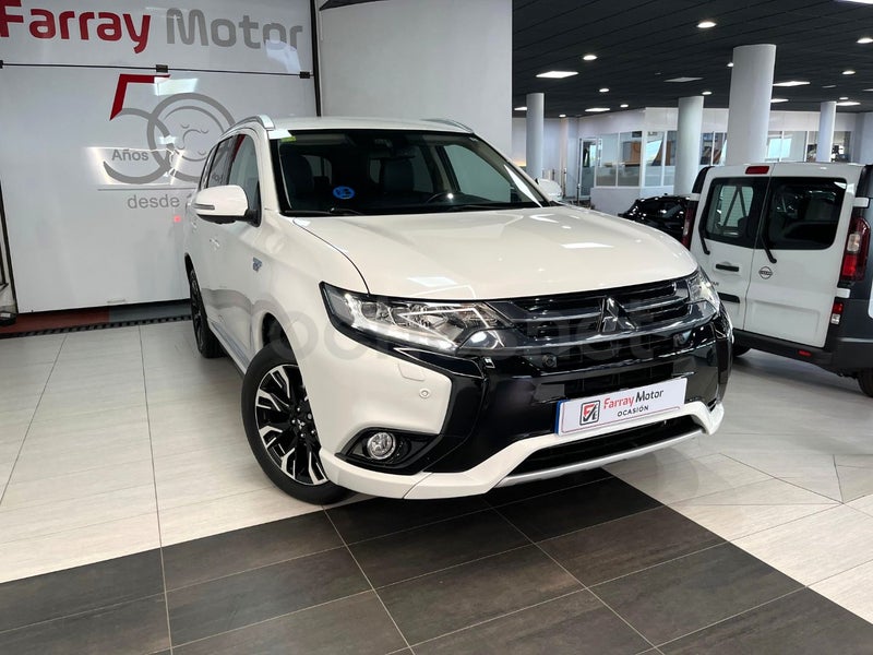 Mitsubishi Outlander 2018 — photo 2