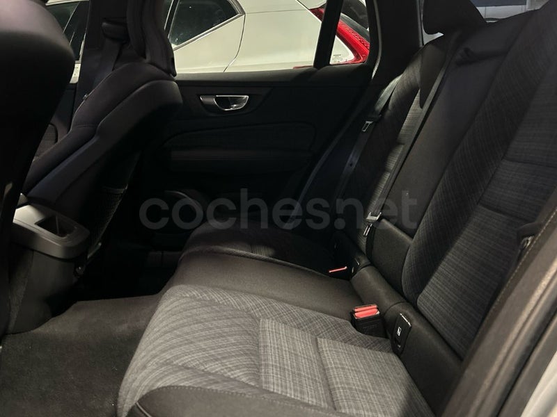 Volvo V60 2025 — photo 8