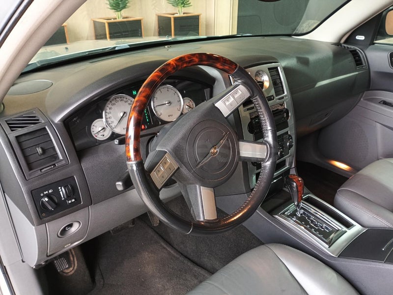 Chrysler 300c 2005 — photo 8