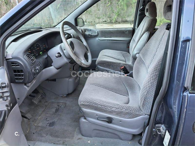 Chrysler Voyager 2000 — photo 5