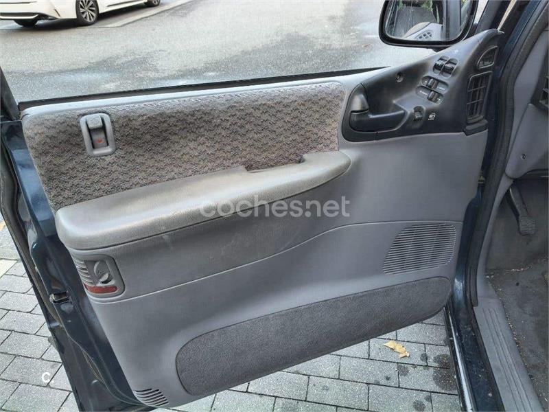 Chrysler Voyager 2000 — photo 6