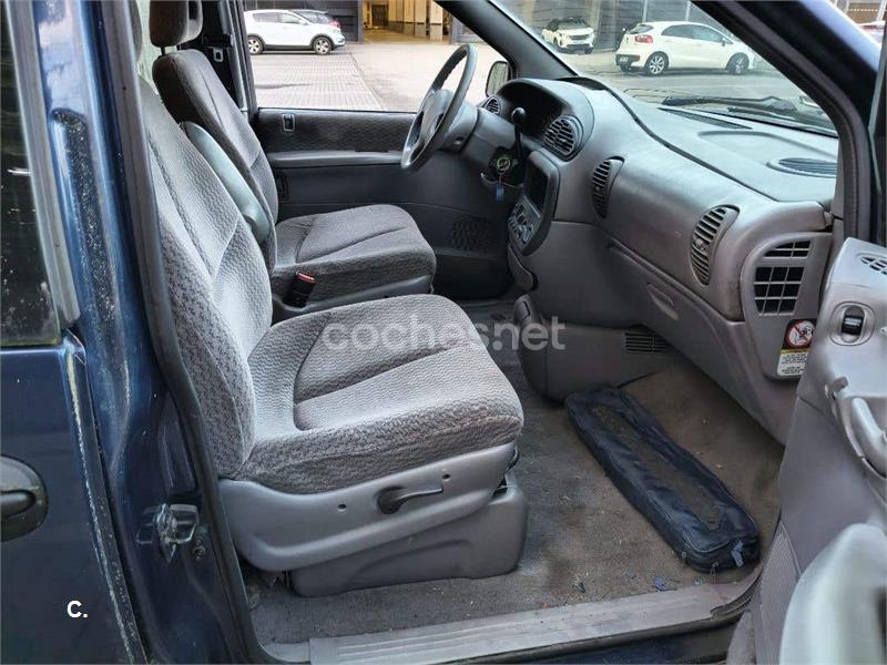 Chrysler Voyager 2000 — photo 8