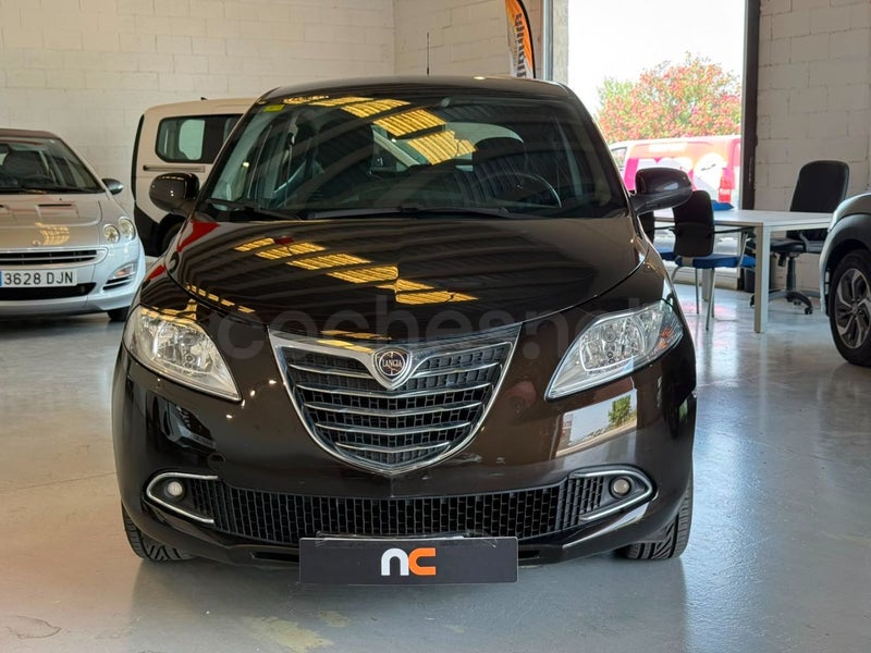 Lancia Ypsilon 2011 — photo 2