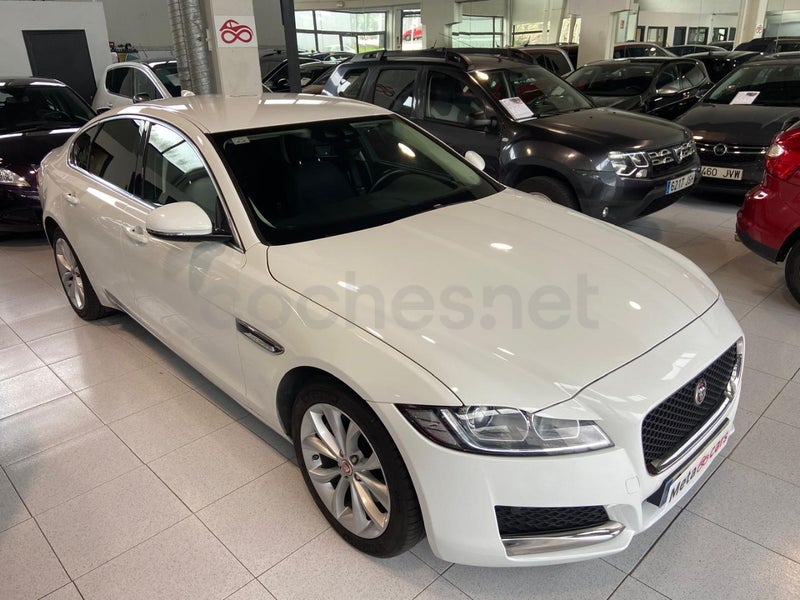 Jaguar Xf 2018 — photo 2