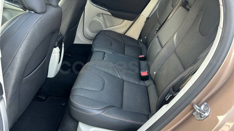 Volvo V40 Cross Country 2016 — photo 6