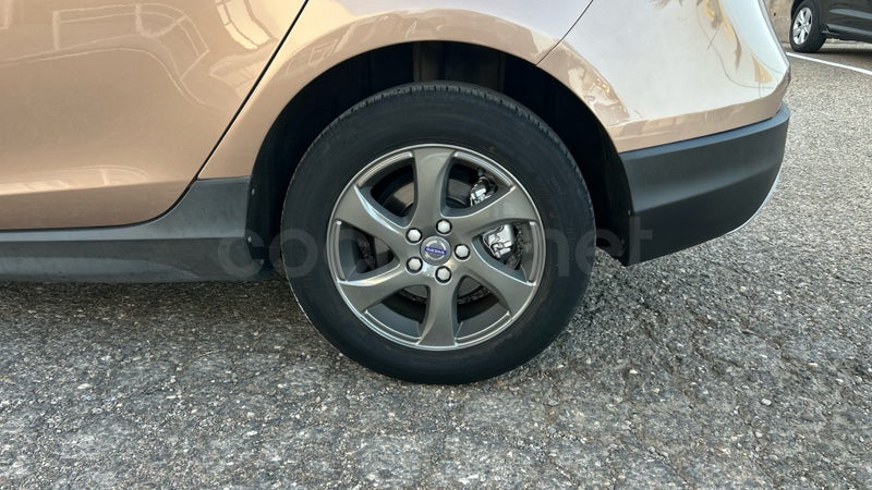 Volvo V40 Cross Country 2016 — photo 8