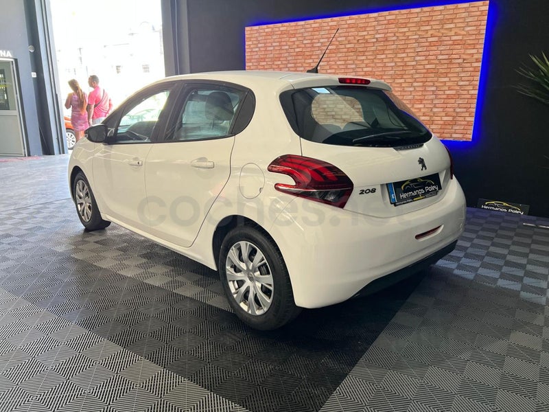 Peugeot 208 2019 — photo 3