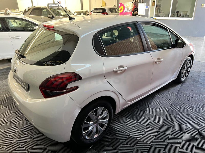 Peugeot 208 2019 — photo 5