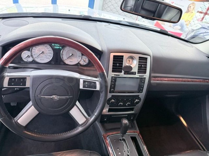 Chrysler 300c 2010 — photo 7