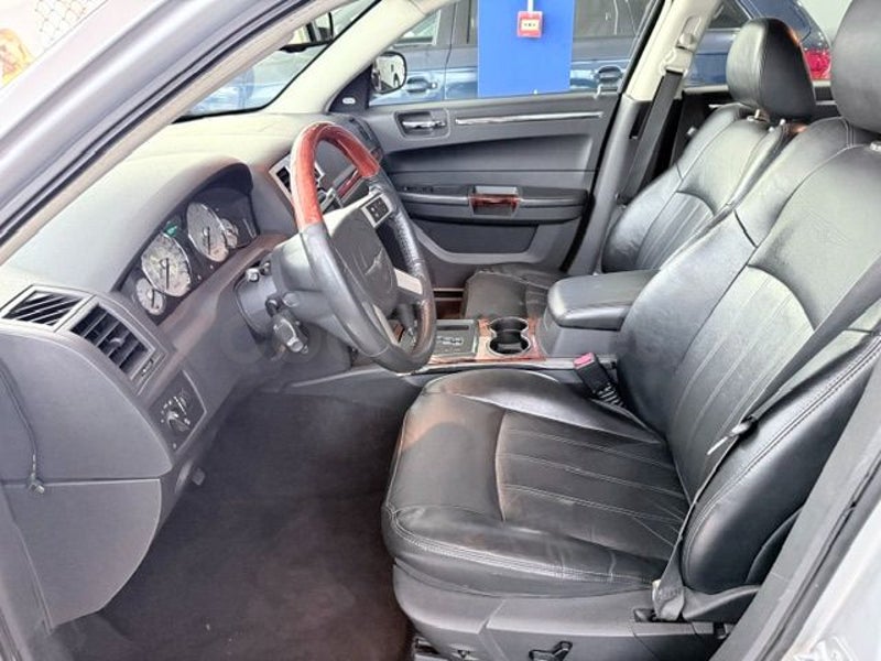 Chrysler 300c 2010 — photo 8