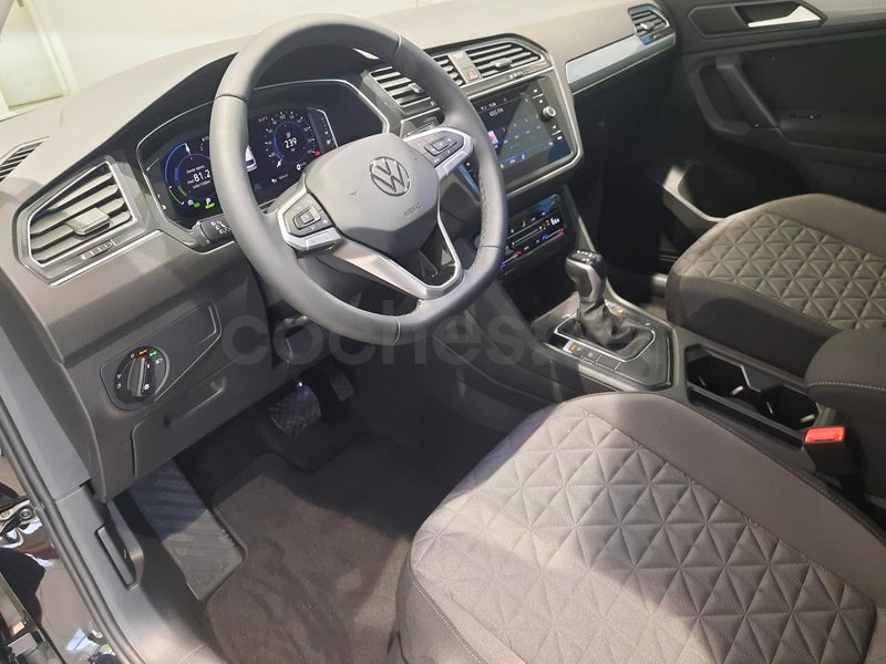 Volkswagen Tiguan 2023 — photo 8