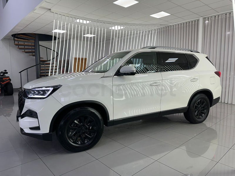 Ssangyong Rexton 2023 — photo 2