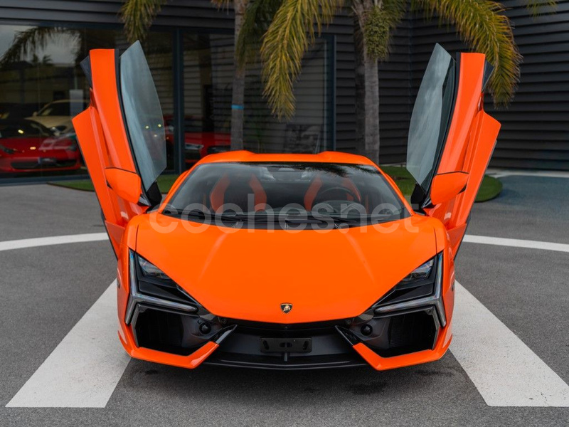 Lamborghini Revuelto 2025 — photo 2