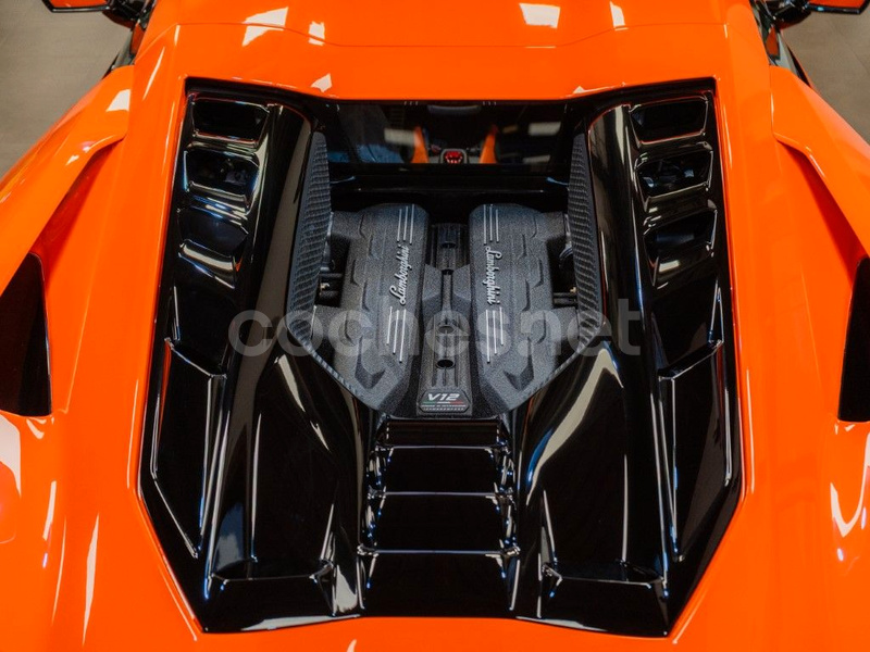 Lamborghini Revuelto 2025 — photo 8