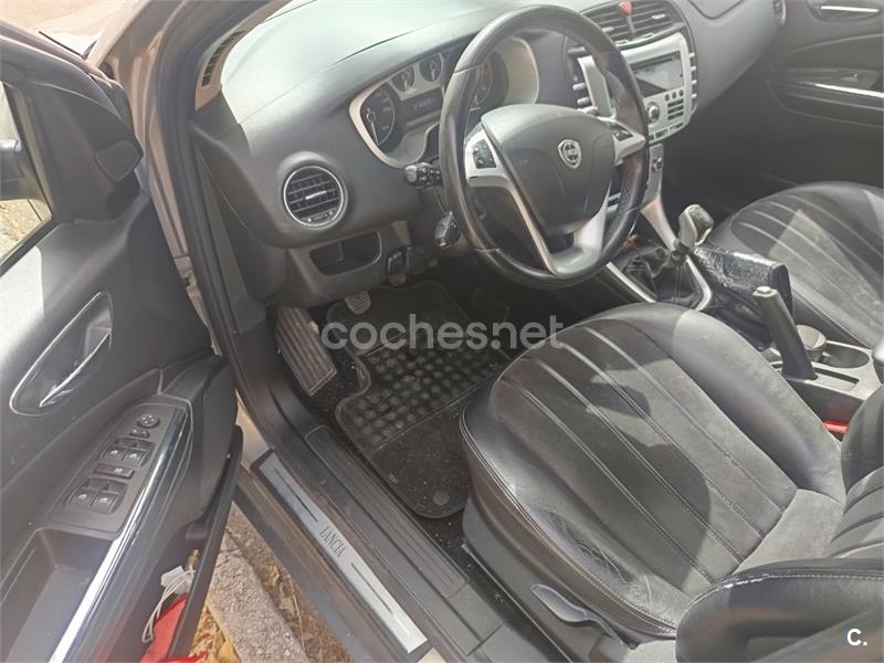 Lancia Delta 2012 — photo 5