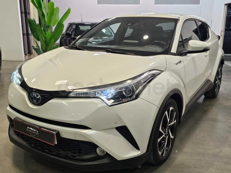 Toyota C-hr 2019 — photo 2