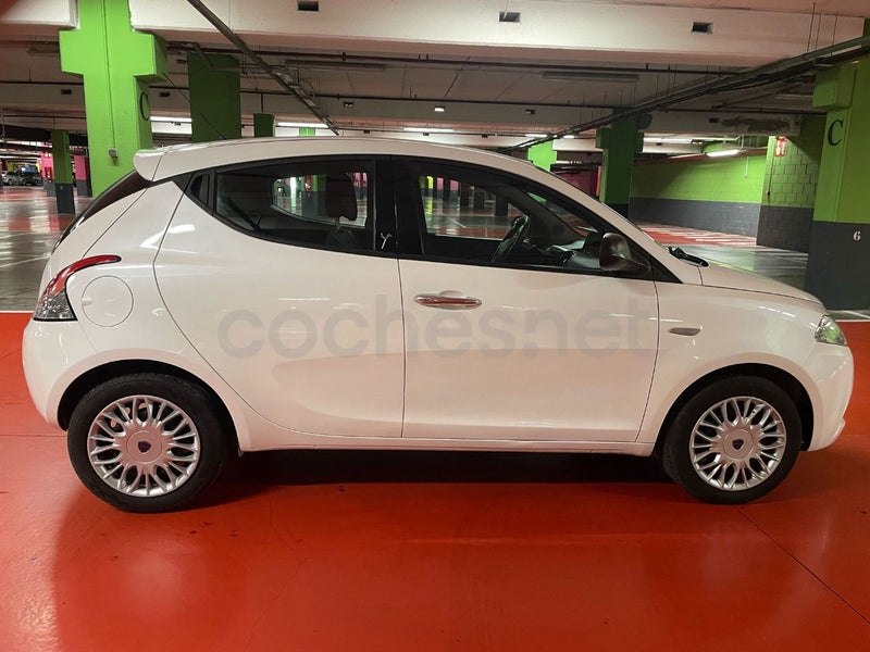 Lancia Ypsilon 2016 — photo 8