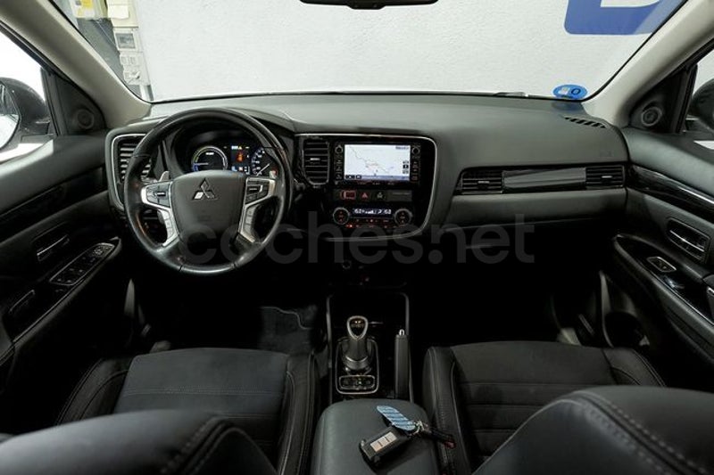 Mitsubishi Outlander 2016 — photo 8