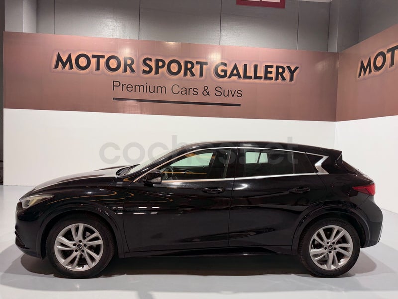 Infiniti Q30 2017 — photo 2