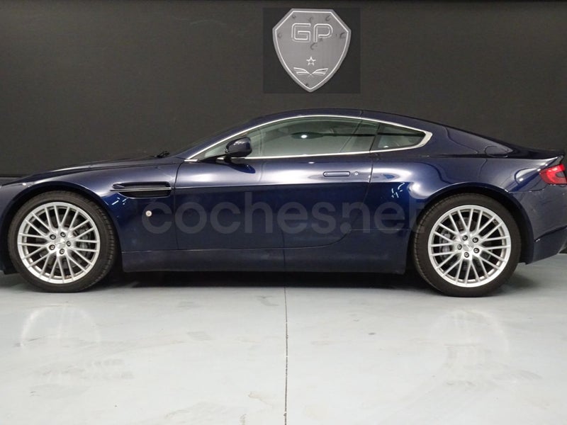 Aston Martin Vantage V8 2010 — photo 5