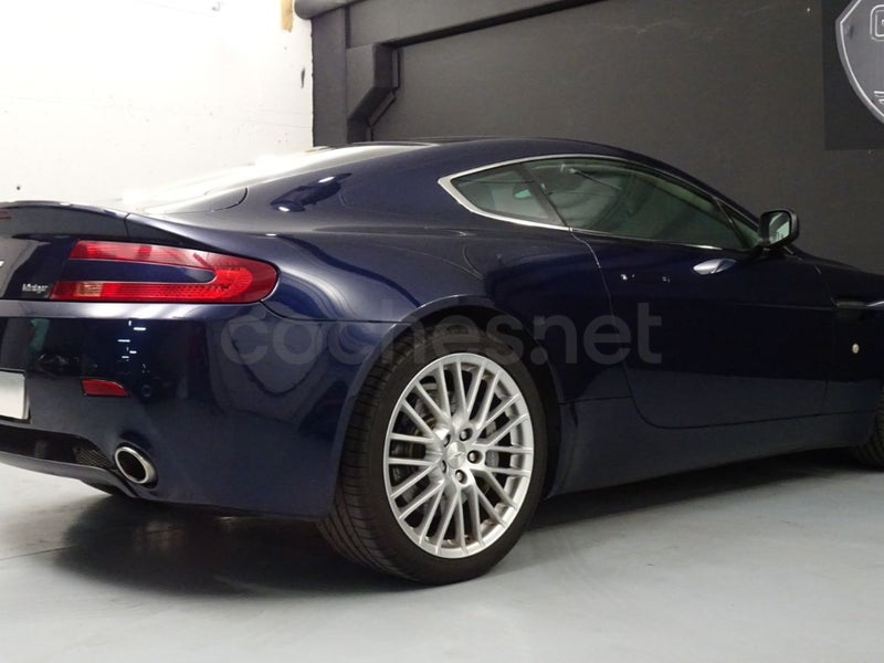 Aston Martin Vantage V8 2010 — photo 6