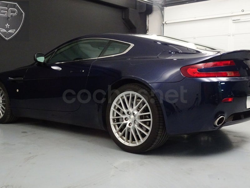 Aston Martin Vantage V8 2010 — photo 8