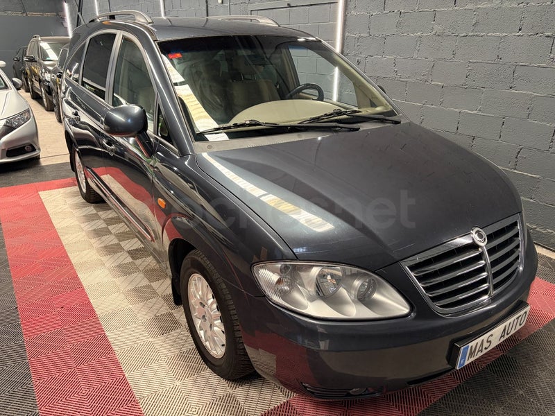 Ssangyong Rodius 2012 — photo 3