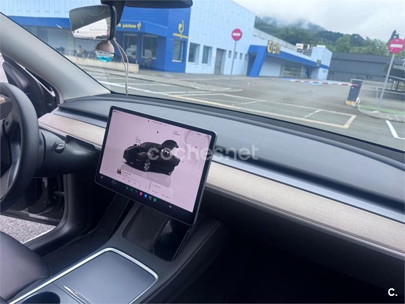 Tesla Model Y 2022 — photo 4
