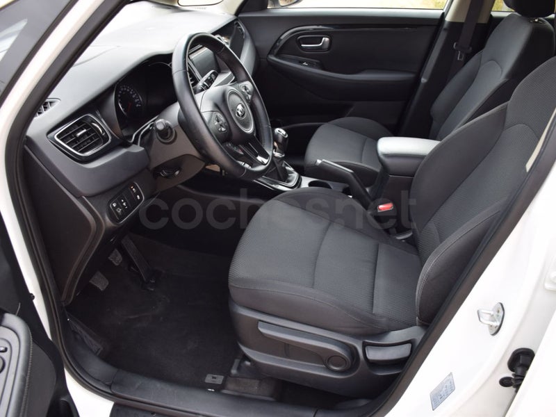 Kia Carens 2016 — photo 8
