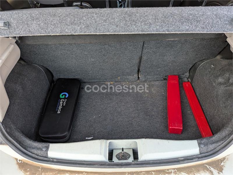 Nissan Micra 2016 — photo 8