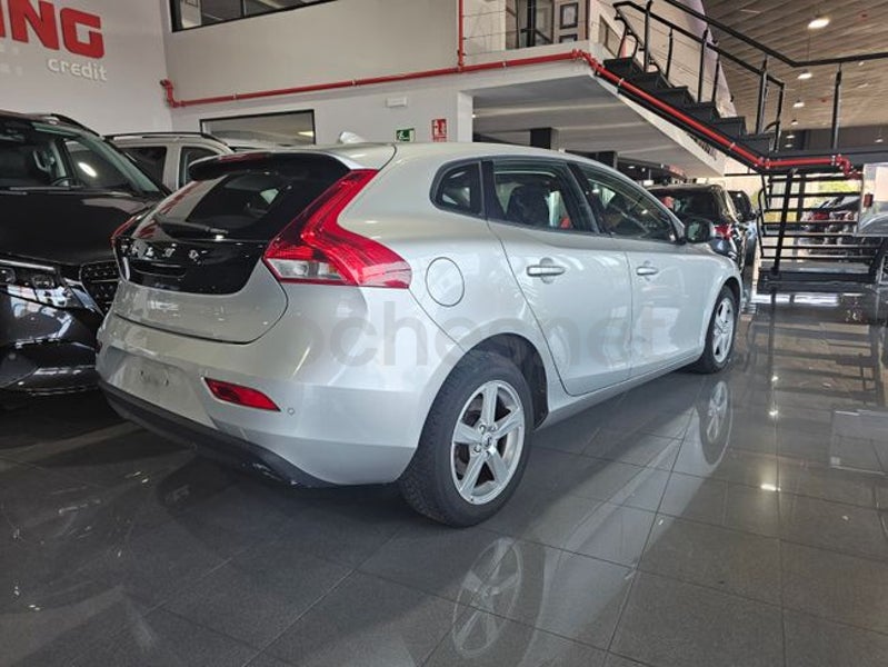 Volvo V40 2018 — photo 2