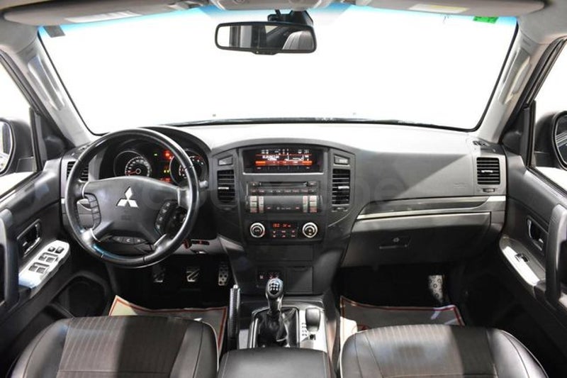Mitsubishi Montero 2012 — photo 6